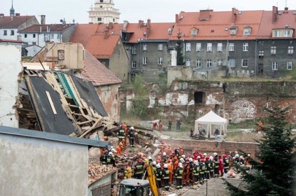 Обвал жилого дома в Польше, есть жертвы
