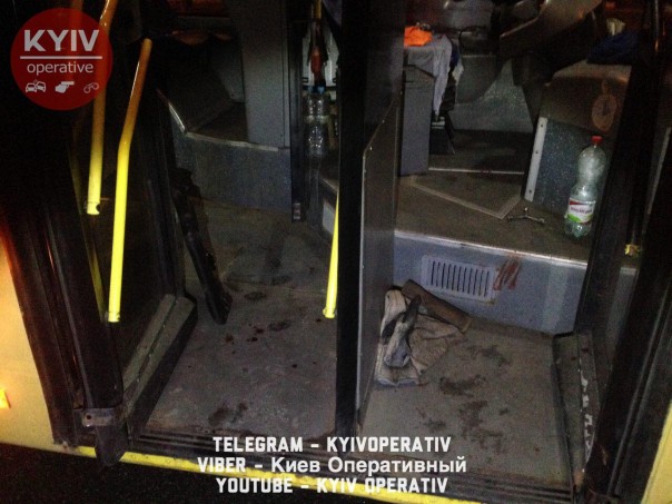 В Киеве устроили кровавую поножовщину в троллейбусе В Киеве устроили кровавую поножовщину в троллейбусе