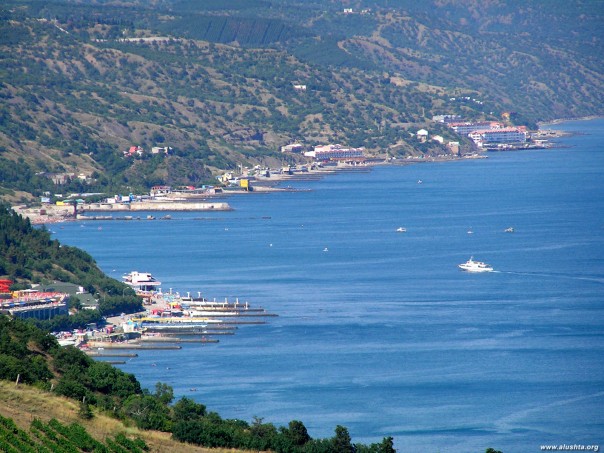 Крым расцвел, или Как полуостров готовится к летнему сезону