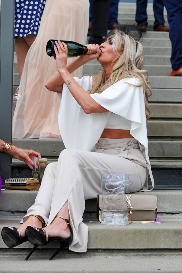 Учитесь, ватники, как отдыхают настоящие бараны и баронесы, сэры и серихи