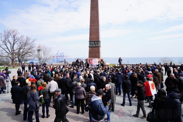 В Одессе нацисты попытались атаковать участников празднования Дня освобождения города В Одессе нацисты попытались атаковать участников празднования Дня освобождения города