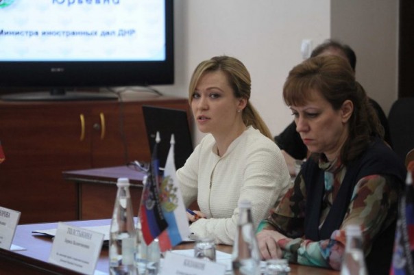 В ДНР прошёл круглый стол на тему: "Гуманитарная программа по воссоединению народа Донбасса" В ДНР прошёл круглый стол на тему: "Гуманитарная программа по воссоединению народа Донбасса"