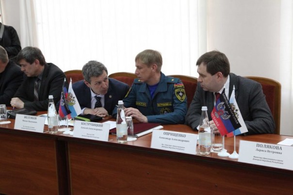 В ДНР прошёл круглый стол на тему: "Гуманитарная программа по воссоединению народа Донбасса" В ДНР прошёл круглый стол на тему: "Гуманитарная программа по воссоединению народа Донбасса"