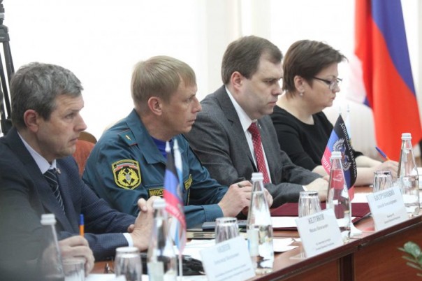 В ДНР прошёл круглый стол на тему: "Гуманитарная программа по воссоединению народа Донбасса" В ДНР прошёл круглый стол на тему: "Гуманитарная программа по воссоединению народа Донбасса"