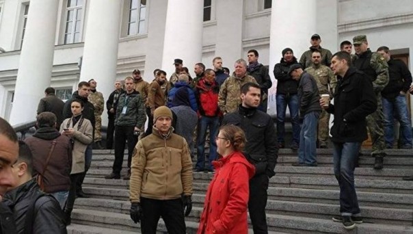 «Полтавская битва»: население выступило против радикалов