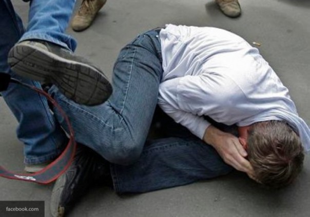 Так спешат уехать из Украины, что готовы друг друга калечить. В очереди за загранпаспортами в Одессе завязалась драка