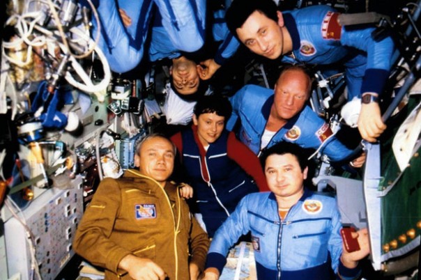 День космонавтики: герои СССР летали в зимних шапках а-ля «Армагеддон»