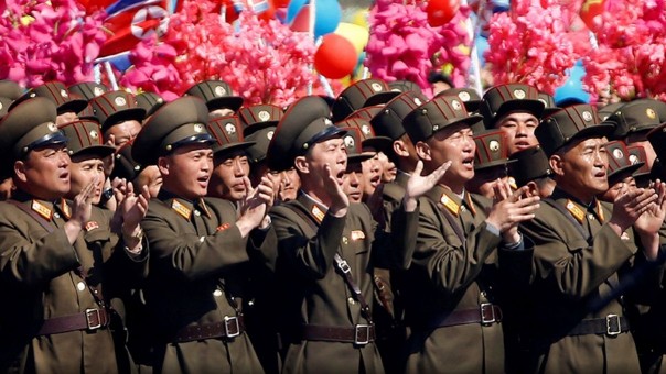 Корейское чудо: Ким Чен Ын открыл в Пхеньяне «образцовую улицу» Корейское чудо: Ким Чен Ын открыл в Пхеньяне «образцовую улицу»