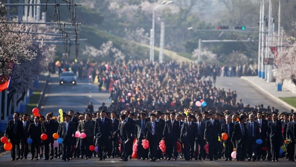 Корейское чудо: Ким Чен Ын открыл в Пхеньяне «образцовую улицу» Корейское чудо: Ким Чен Ын открыл в Пхеньяне «образцовую улицу»