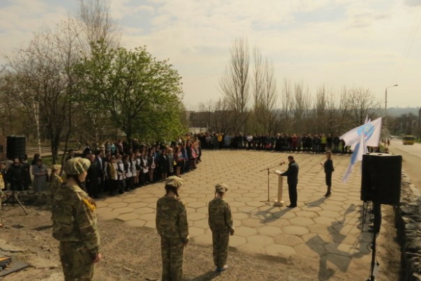 Сводка от НМ ЛНР 14 апреля 2017. Укрофашисты за неделю выпустили по территории Республики 464 боеприпаса Сводка от НМ ЛНР 14 апреля 2017. Укрофашисты за неделю выпустили по территории Республики 464 боеприпаса