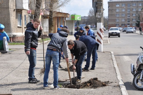 Сводка от НМ ЛНР 15 апреля 2017. Республика готовится к параду 9 мая. Подготовка военнослужащих НМ ЛНР и военной техники