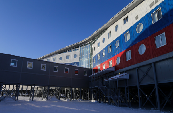 Минобороны показало уникальную военную базу "Арктический трилистник" Минобороны показало уникальную военную базу "Арктический трилистник"