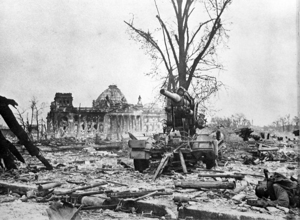 Безоговорочная капитуляция: почему Запад не может простить Красной армии взятие Берлина Безоговорочная капитуляция: почему Запад не может простить Красной армии взятие Берлина