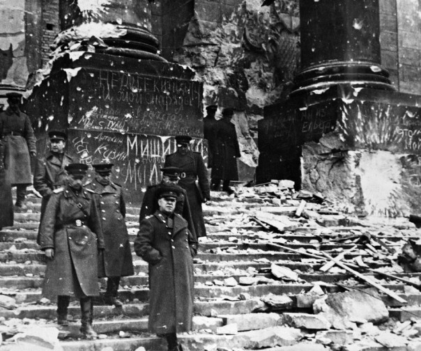 Безоговорочная капитуляция: почему Запад не может простить Красной армии взятие Берлина Безоговорочная капитуляция: почему Запад не может простить Красной армии взятие Берлина