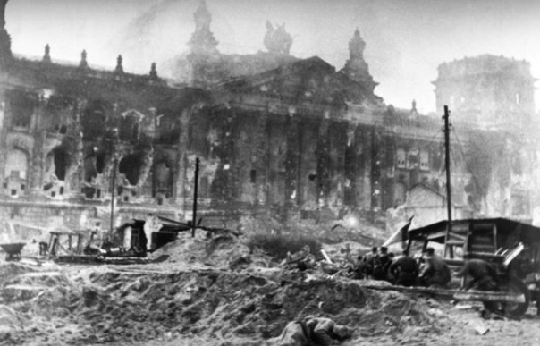 Безоговорочная капитуляция: почему Запад не может простить Красной армии взятие Берлина Безоговорочная капитуляция: почему Запад не может простить Красной армии взятие Берлина