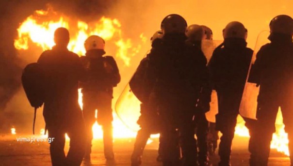 В одном из афинских банков прогремел взрыв