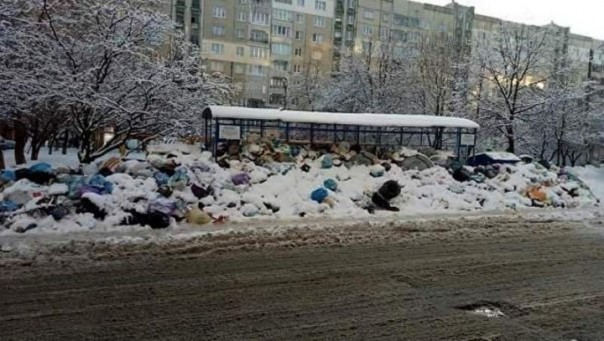 Карпат им мало... Во Львове создают рукотворную гору из мусора