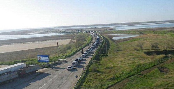 Украинцы массово ринулись в Крым на майские праздники Украинцы массово ринулись в Крым на майские праздники