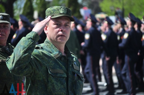Более тысячи силовиков ДНР приняли участие в репетиции парада Победы в центре Донецка Более тысячи силовиков ДНР приняли участие в репетиции парада Победы в центре Донецка