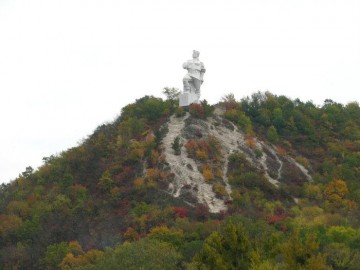 Украинство планирует снести памятник Артему