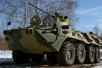 Западный военный округ получил на вооружение более 140 новейших БТР-82А