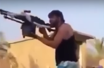 Снайпер прописал мастерский «хедшот» дерзкому боевику-пулеметчику [18+]