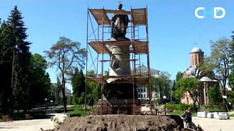 Мегапэрэмога: в Чернигове за 700 тысяч гривен повернули памятник Богдану Хмельницкому спиной к Москве