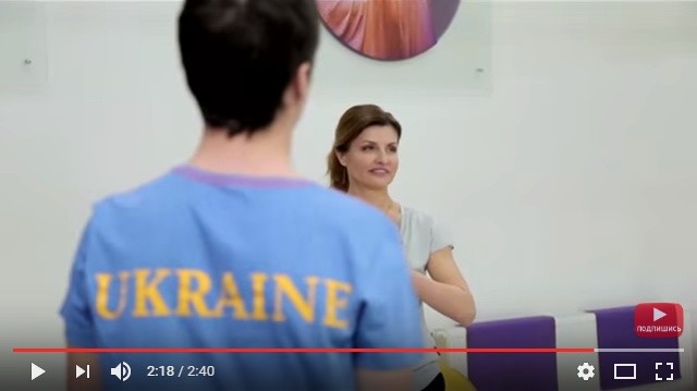 Пользователи сети про зарядку от Марины Порошенко: лучше б мужа закодировала, а то бухает как черт 