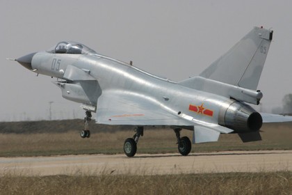 Пентагон сообщил об опасном сближении двух истребителей КНР с самолетом США