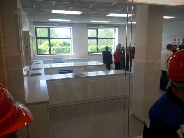 Пока на Украине открывают туалеты... Пока на Украине открывают туалеты...