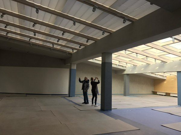 Пока на Украине открывают туалеты... Пока на Украине открывают туалеты...