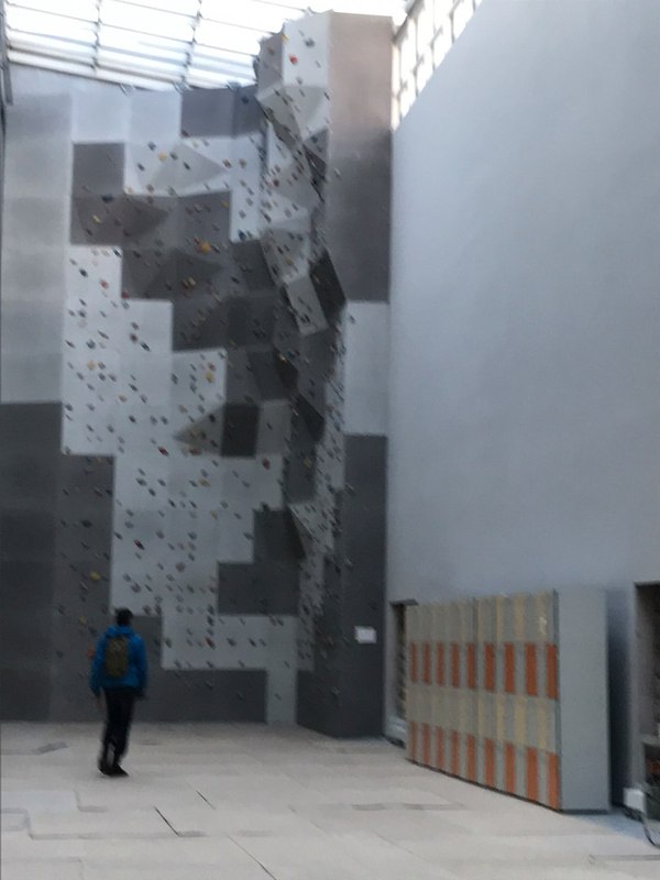 Пока на Украине открывают туалеты... Пока на Украине открывают туалеты...