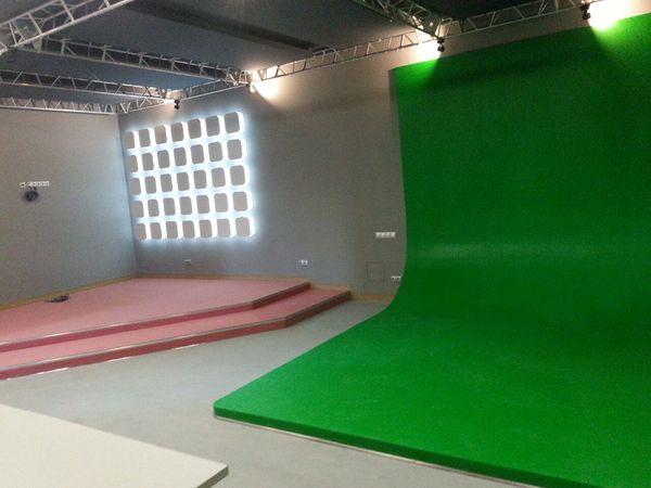 Пока на Украине открывают туалеты... Пока на Украине открывают туалеты...