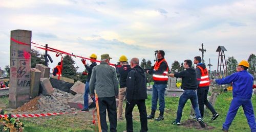 Польша будет поминать жертв украинских националистов Польша будет поминать жертв украинских националистов