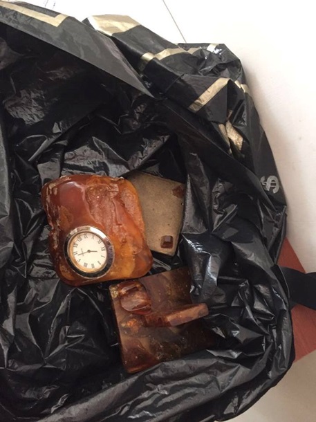 Доколе Киев будет грабить "Янтарную Народную Республику"? На Львовщине задержали контрабанду янтаря в ЕС Доколе Киев будет грабить "Янтарную Народную Республику"? На Львовщине задержали контрабанду янтаря в ЕС