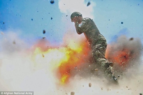 Журнал Армии США опубликовал снимки, сделанные за секунду до смерти их автора