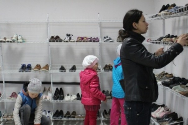 На западной Украине день нового завоза в секонд-хенд стал праздником 