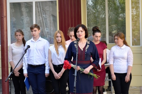 Сводка от НМ ЛНР 4 мая 2017. Жители Георгиевки открыли памятные доски учителям, погибшим в результате агрессии Киева Сводка от НМ ЛНР 4 мая 2017. Жители Георгиевки открыли памятные доски учителям, погибшим в результате агрессии Киева