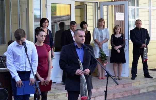 Сводка от НМ ЛНР 4 мая 2017. Жители Георгиевки открыли памятные доски учителям, погибшим в результате агрессии Киева Сводка от НМ ЛНР 4 мая 2017. Жители Георгиевки открыли памятные доски учителям, погибшим в результате агрессии Киева