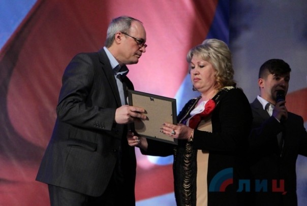 Сводка от НМ ЛНР 4 мая 2017. Жители Георгиевки открыли памятные доски учителям, погибшим в результате агрессии Киева Сводка от НМ ЛНР 4 мая 2017. Жители Георгиевки открыли памятные доски учителям, погибшим в результате агрессии Киева