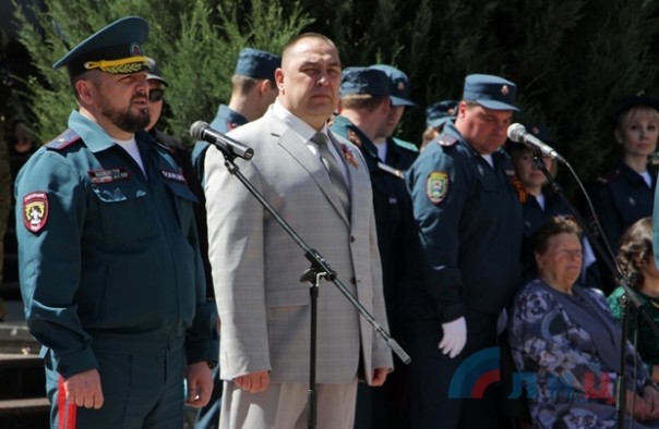 Глава ЛНР поздравил сотрудников МВД Республики с Днем Победы и вручил краповые береты