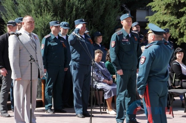 Глава ЛНР поздравил сотрудников МВД Республики с Днем Победы и вручил краповые береты