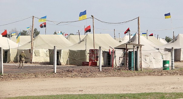 Украинский танкист повесился под флагом УПА после 13 месяцев бойни в АТО