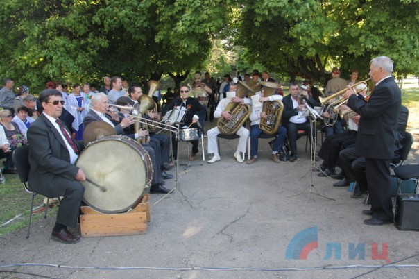 Сводка от НМ ЛНР 7 мая 2017. Отличившиеся бойцы Комендантского полка ЛНР получили медали и повышение по службе Сводка от НМ ЛНР 7 мая 2017. Отличившиеся бойцы Комендантского полка ЛНР получили медали и повышение по службе