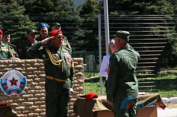 Сводка от НМ ЛНР 7 мая 2017. Отличившиеся бойцы Комендантского полка ЛНР получили медали и повышение по службе Сводка от НМ ЛНР 7 мая 2017. Отличившиеся бойцы Комендантского полка ЛНР получили медали и повышение по службе