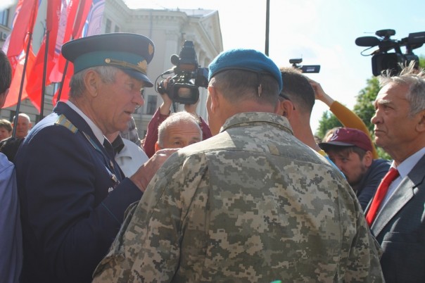 День Победы в Запорожье: Так с кем нам примиряться-то? День Победы в Запорожье: Так с кем нам примиряться-то?