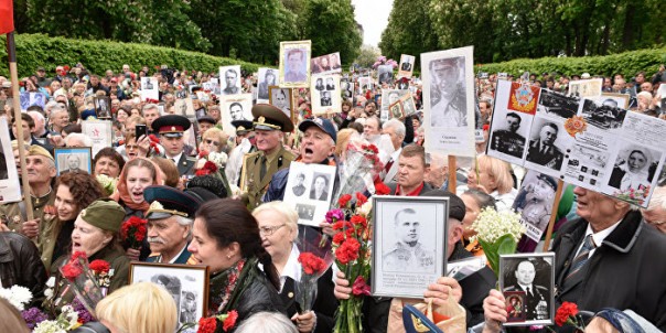 День Победы на Украине: «Жри, Бандера!». Андрей Бабицкий День Победы на Украине: «Жри, Бандера!». Андрей Бабицкий