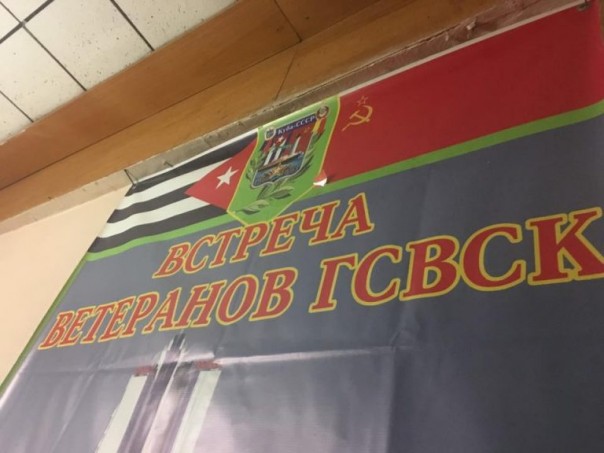 В Днепре после избиения ветеранов "АТО" 9 мая сожгли офис "Оппоблока" | Националисты и полиция нагрянули в офис ветеранской организации в Одессе 