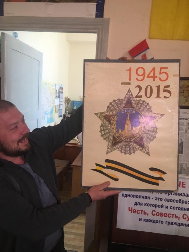 В Днепре после избиения ветеранов "АТО" 9 мая сожгли офис "Оппоблока" | Националисты и полиция нагрянули в офис ветеранской организации в Одессе 