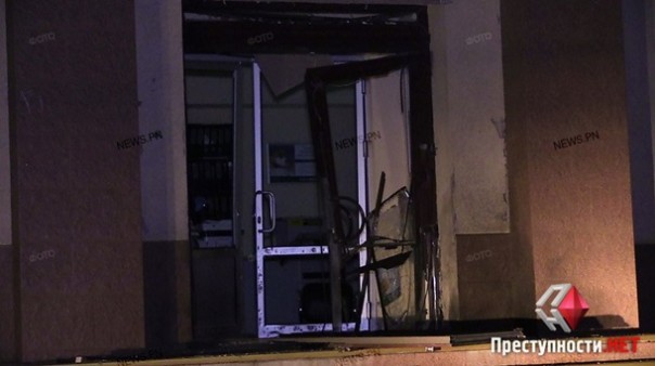 В Николаеве прогремел мощный взрыв возле банка В Николаеве прогремел мощный взрыв возле банка